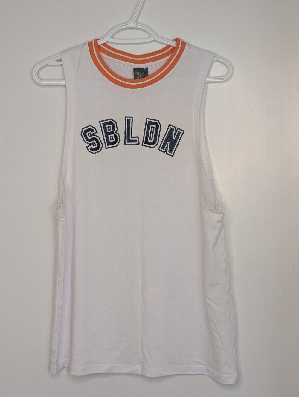 SWEATY BETTY MUSCLE TANKWhite Sleeveless Tank w/ Orange Trim and Navy Appliqué